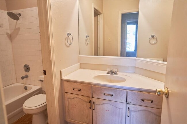 Building Photo - 508 Gregory Ct