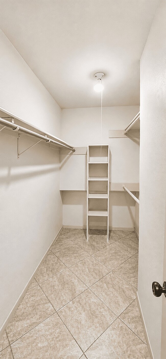 Building Photo - 13914 Bonnington Dr