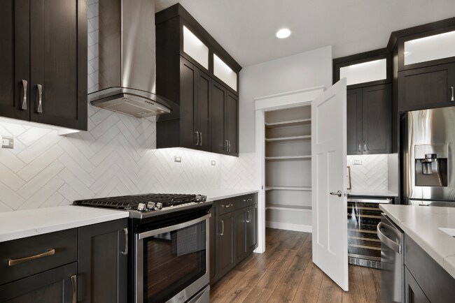 Building Photo - 677 E Andes Dr