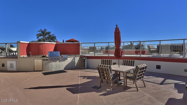 Building Photo - 2211 E Camelback Rd