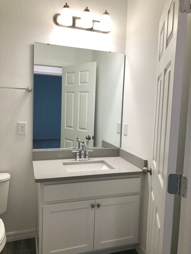 Building Photo - Beautiful 3/2.5 Newly Appointed Home with ...