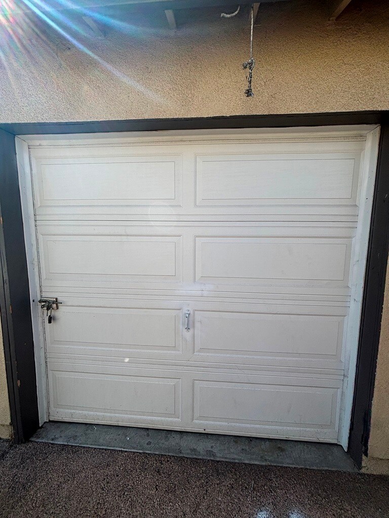 Building Photo - 324 W 77th St