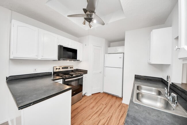 Building Photo - 17003 Amidon Dr