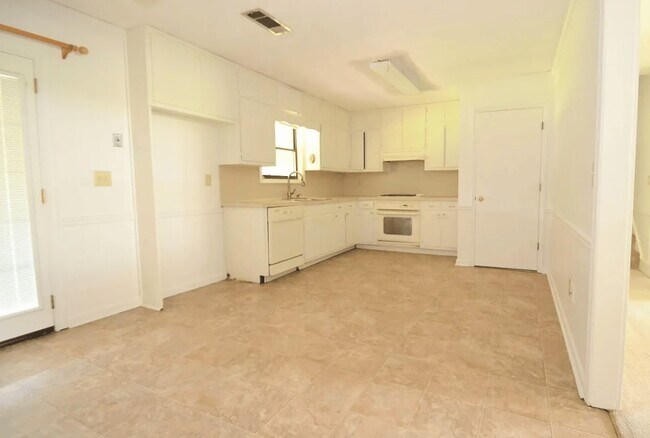 Building Photo - 1495 Haynes Ct SW