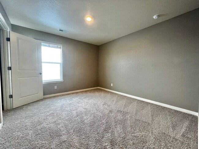 Building Photo - Gorgeous 4 Bed, 2.5 Bath New-Build in Bert...