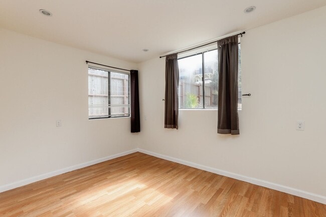 Building Photo - 5 Bed / 2 Bath home in Outer Richmond near...