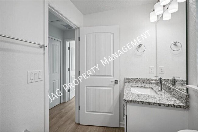 Building Photo - 1191 Valencia St SE