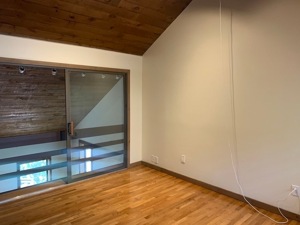Building Photo - 8 Lilac Ct