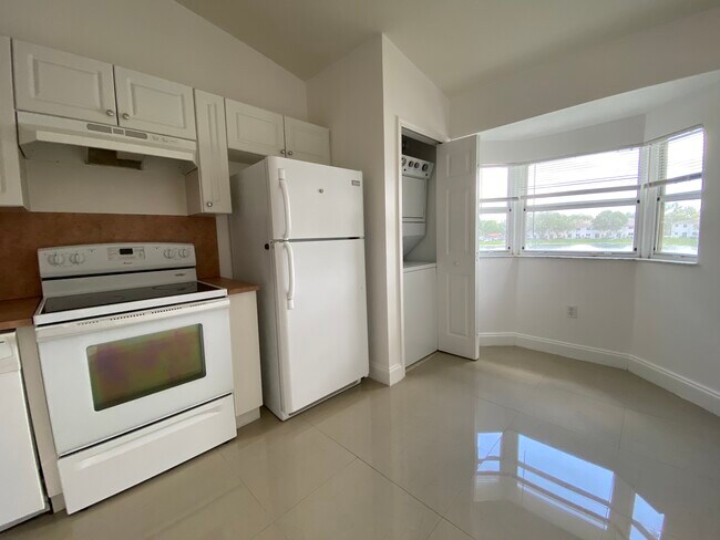 Building Photo - 2921 SE 12th Rd