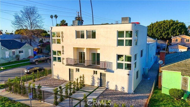 Building Photo - 801 E 84th Pl