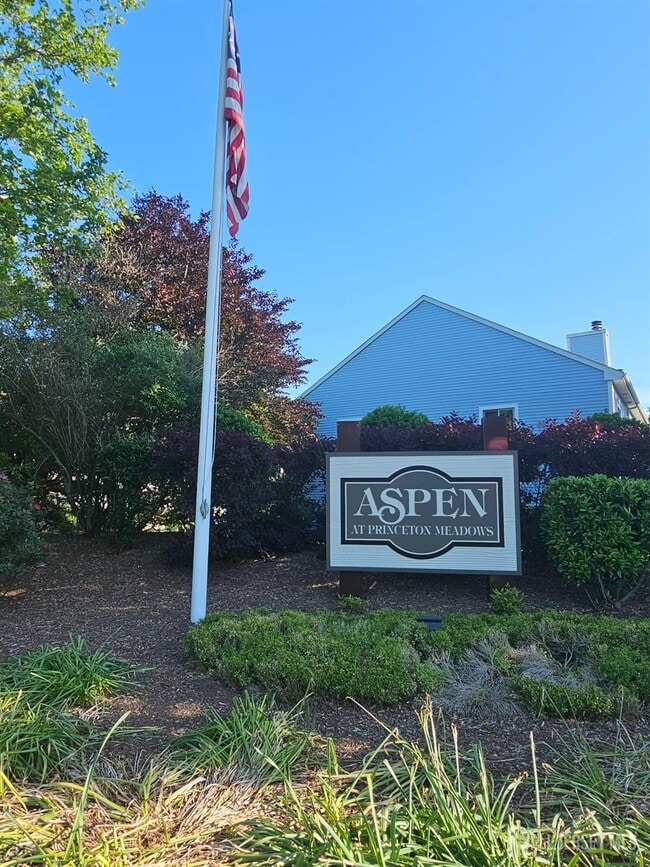 Building Photo - 2307 Aspen Dr