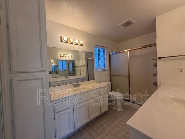 Building Photo - 2264 Americana Dr