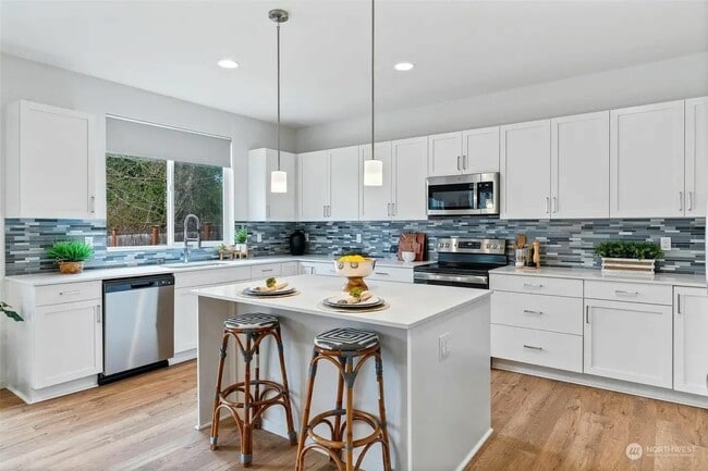 Building Photo - 8412 55th Pl NE