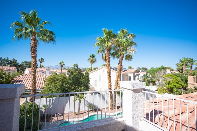 Building Photo - 8420 Bay Crest Dr