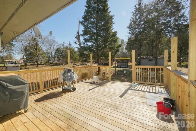 Building Photo - 909 Fisher St