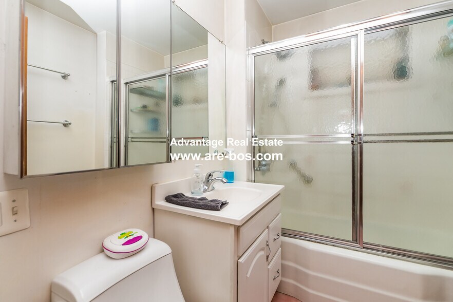 Building Photo - 83 Litchfield St