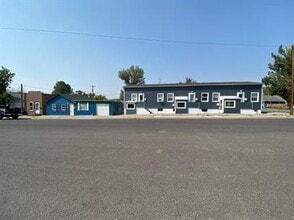 Building Photo - 122 7th St