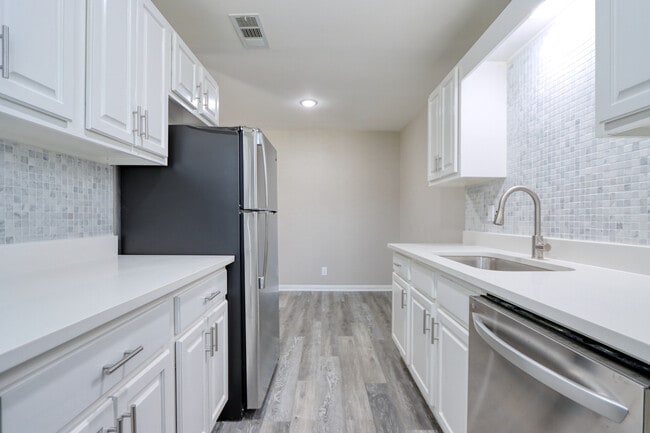 Building Photo - 2005 Interurban Blvd