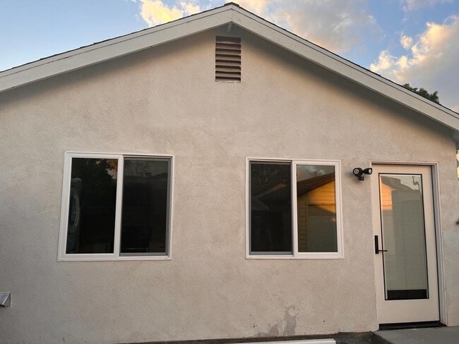 Building Photo - Charming 1-Bedroom ADU in West Hills!