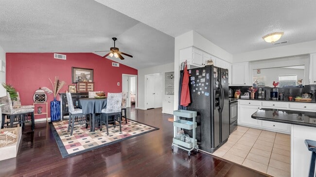 Building Photo - 708 Scarlet Sun