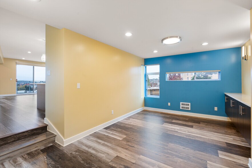 Flx Spc - 2731 Boylston Ave E