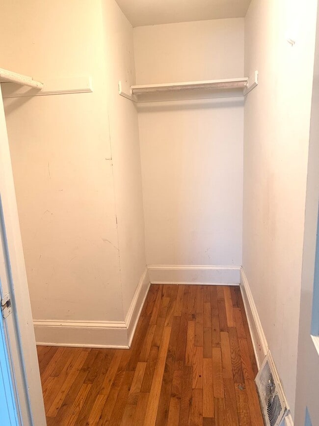 Building Photo - 4 bedroom single-family house near Cameron...