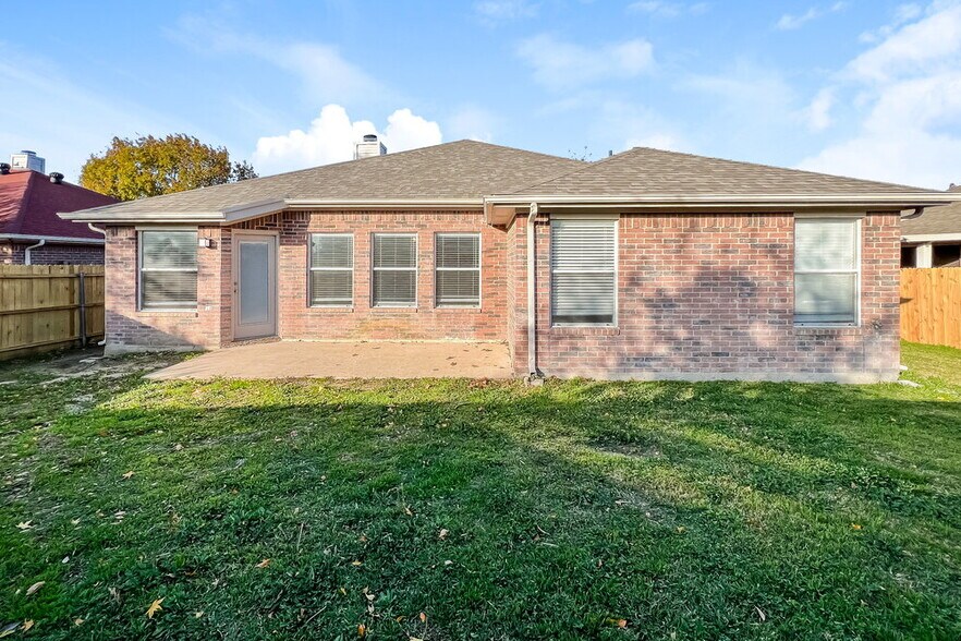 Building Photo - 1326 Misty Dr