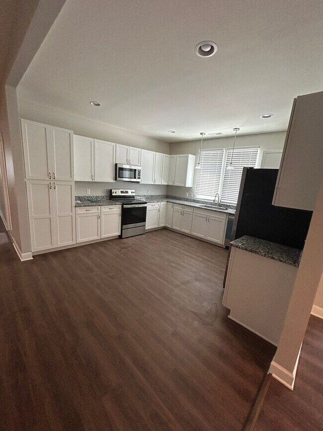 Building Photo - Charming, Newly-Renovated 3 Bedroom Home. Downtown Spartanburg