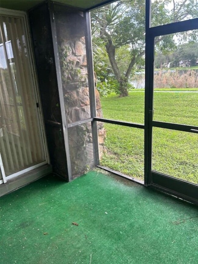 Building Photo - 3720 Inverrary Dr