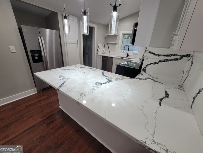 Building Photo - 768 4th St