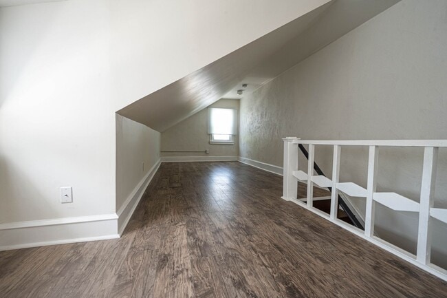 Building Photo - Twin Newly Renovated Brick Home in Lower Merion SD! Walk to park!