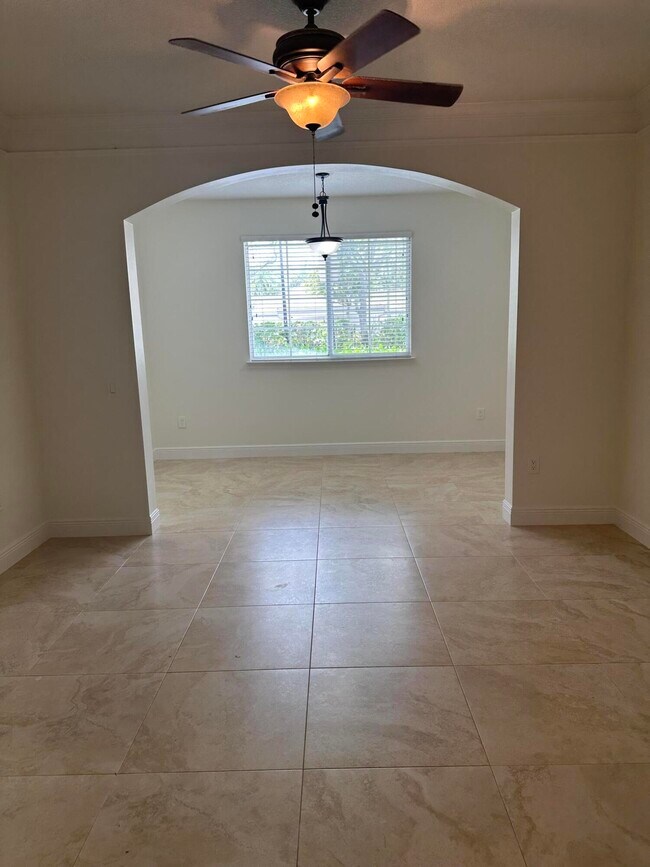 Building Photo - 9901 Baywinds Blvd