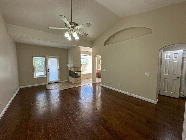 Building Photo - COMING SOON! Single Story 3 Bedroom Home for Rent in Newhall!