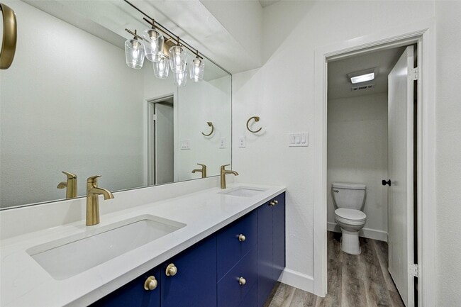 Building Photo - 2100 Tanglewilde St