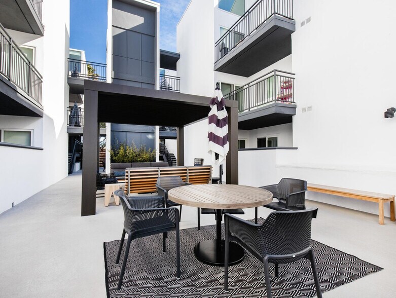 Building Photo - 615 S Catalina Ave