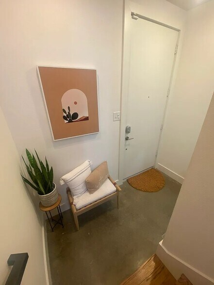 Building Photo - 5705 Bryan Pky