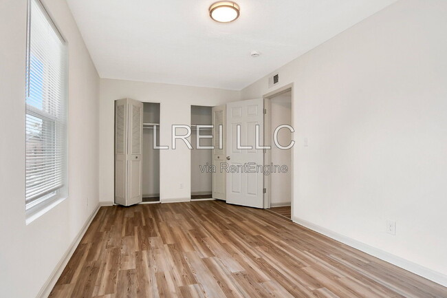 Building Photo - 409 Garrison Ct