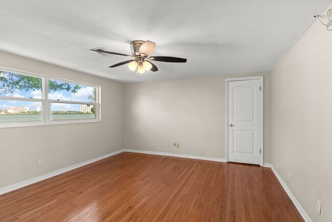 Building Photo - Waterfront 3 Bedroom in Yacht Club Estates