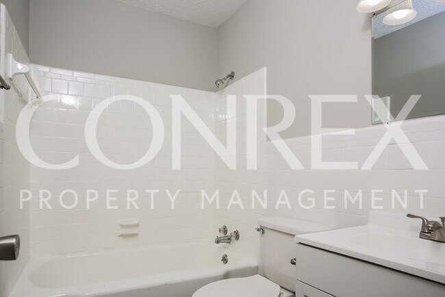 Building Photo - Beautiful 3 bed, 2 bath