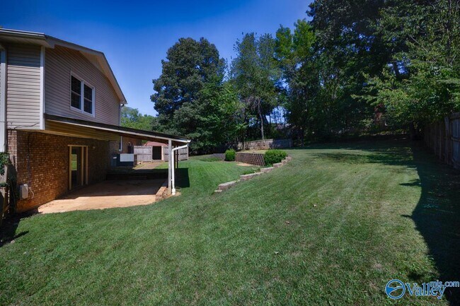 Building Photo - 8002 Greenwillow Ct SE