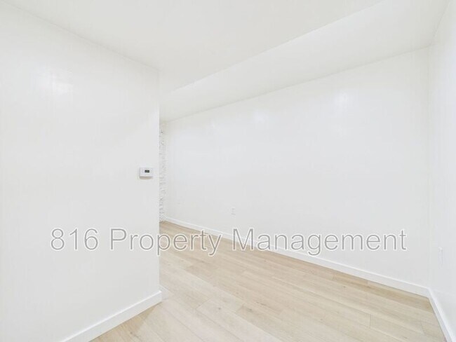 Building Photo - 1110 E 40th St