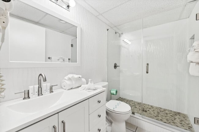 Building Photo - 8815 Thomas Dr