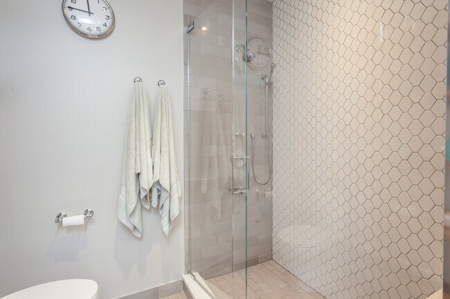 Building Photo - 1750 N Wolcott Ave