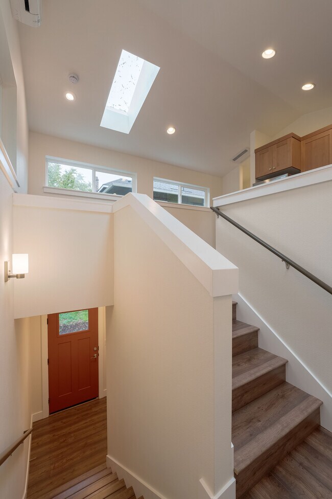 Building Photo - 5532 NE 31st Ave