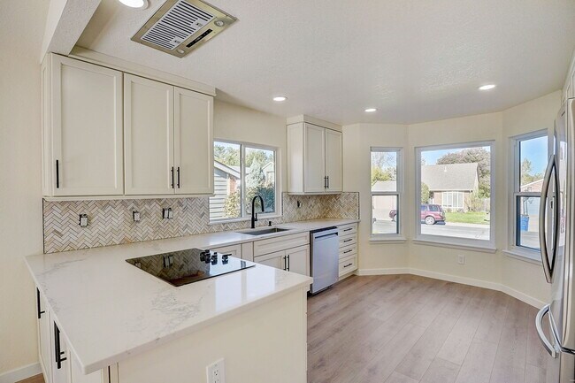 Kitchen - 8194 S Trenton Way