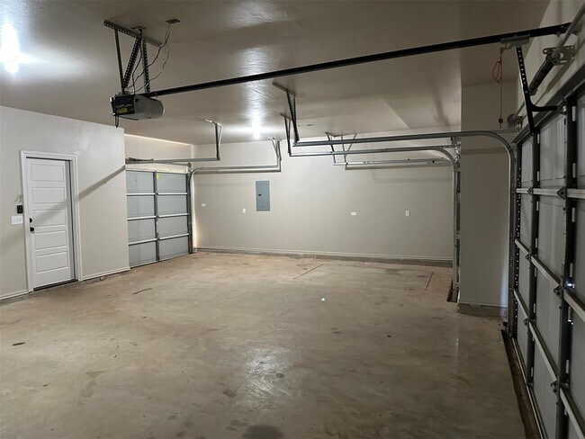 Building Photo - 203 Lyla Glen Dr