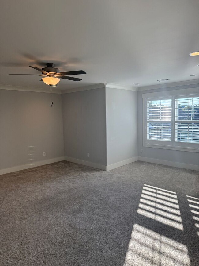 Building Photo - Ready to Rent in Barnsley Park