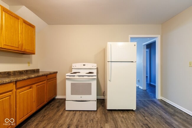 Building Photo - 5915 Devington Rd