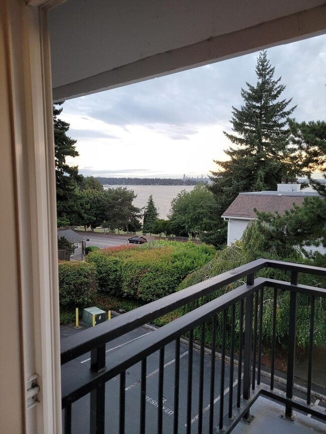 Building Photo - 2 Bed 1 Bath Condo Sunset Pointe