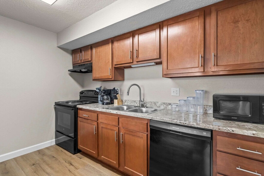 Building Photo - 2309 Cherry Hills Dr